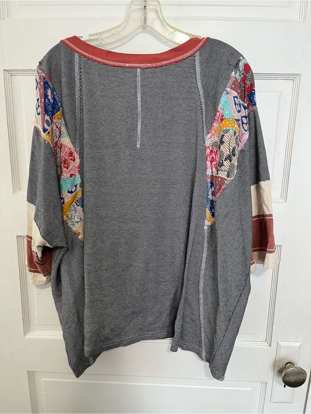 Easel Women’s Patchwork Short Sleeve Top in Gray with Coral Trim L - Picture 2 of 4